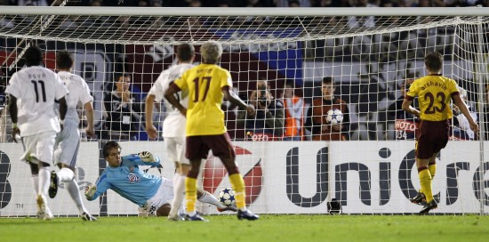  阿森纳新援破门助球队登顶积分榜  